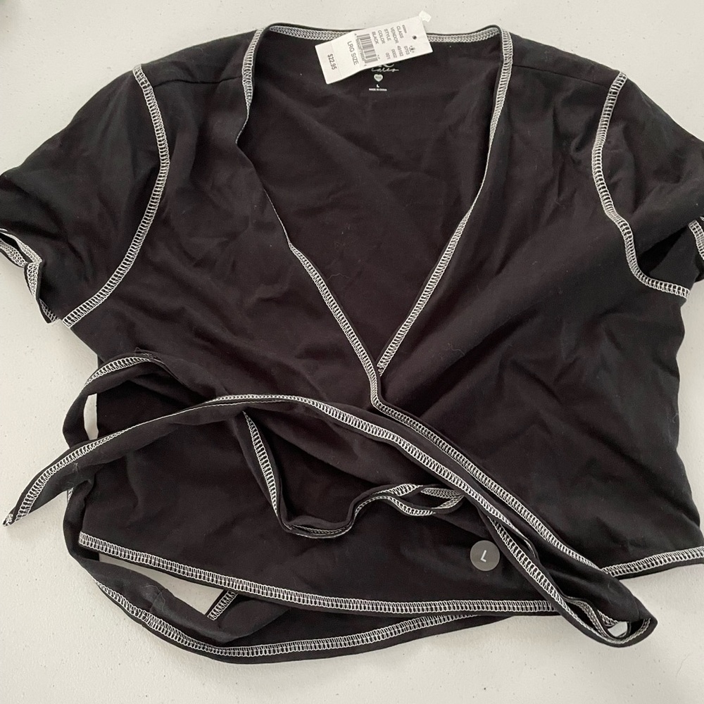 Black with grey stitching PacSun crop top